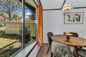Signature House, 2 Bedrooms, Pets allowed | In-room dining