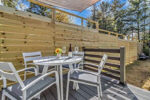 Signature House, 2 Bedrooms, Pets Allowed | Terrace/patio - Groovy Guest House (Black Mountain)