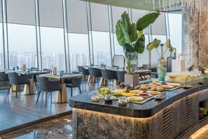 Free daily buffet breakfast - Grand Honor Hotel (Suqian)