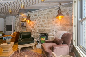 Interior - She Sells Sanctuary,St Ives–Sleeps 6–Sea View–Woodburner–Roll Top Steel Bath (St Ives)