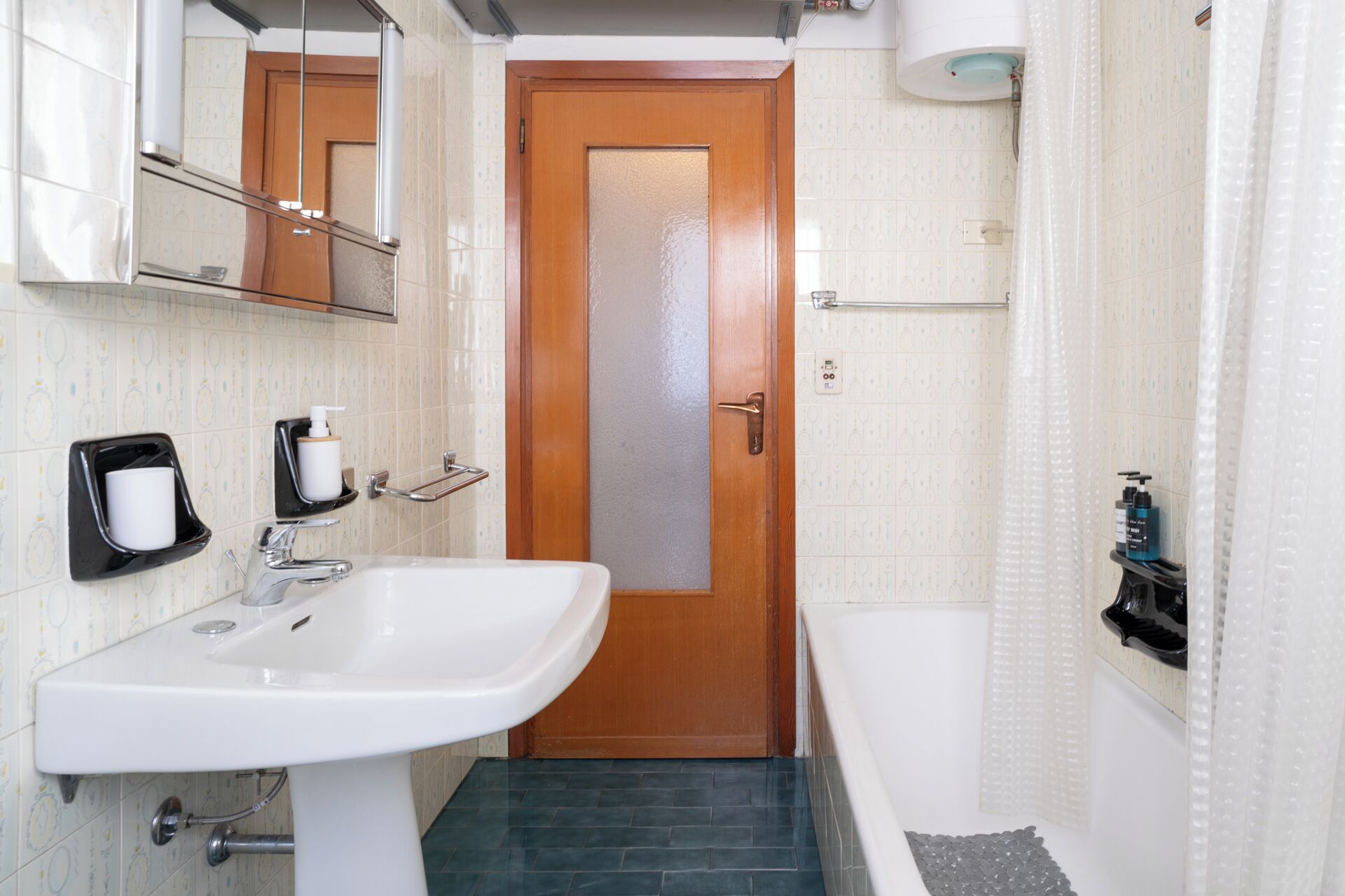 Haartrockner, Bidet, Handtücher
