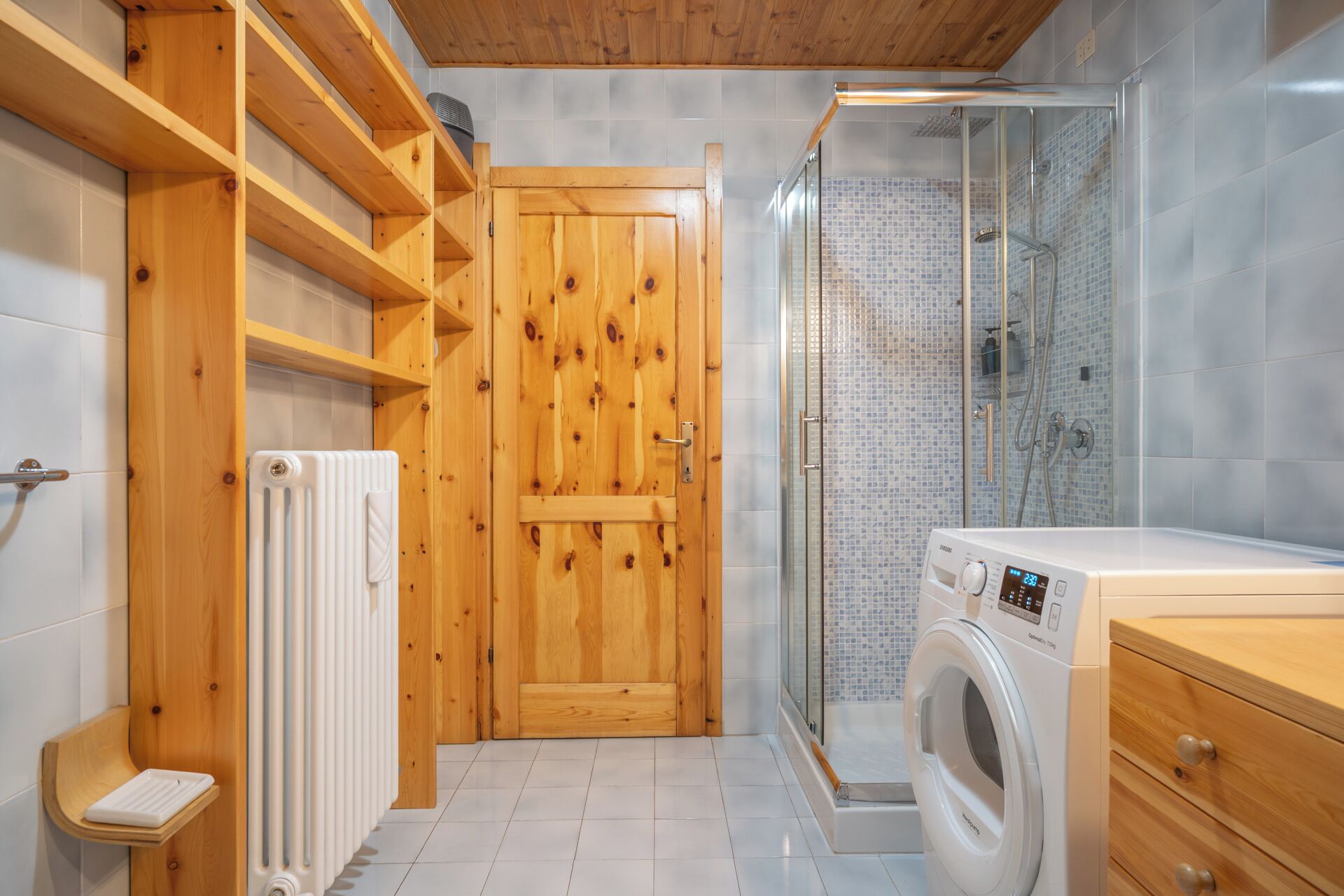 Dusche, kostenlose Toilettenartikel, Haartrockner, Bidet