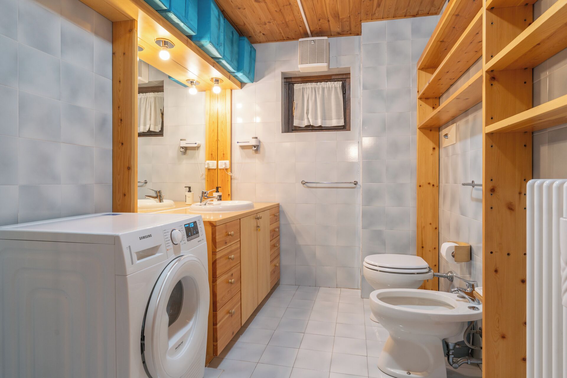 Dusche, kostenlose Toilettenartikel, Haartrockner, Bidet
