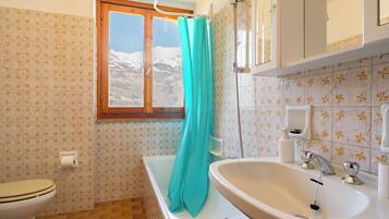 Articles de toilette gratuits, sĂšche-cheveux, bidet, serviettes fournies