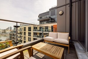 Apartment | 3 bedrooms - The Riverside Residence - 3bdr Flat With Balcony (London)