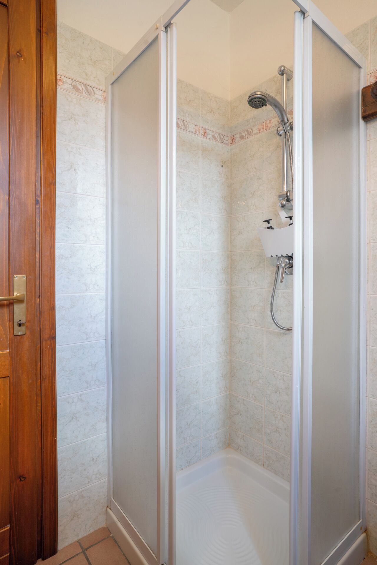 Dusche, kostenlose Toilettenartikel, Haartrockner, Bidet