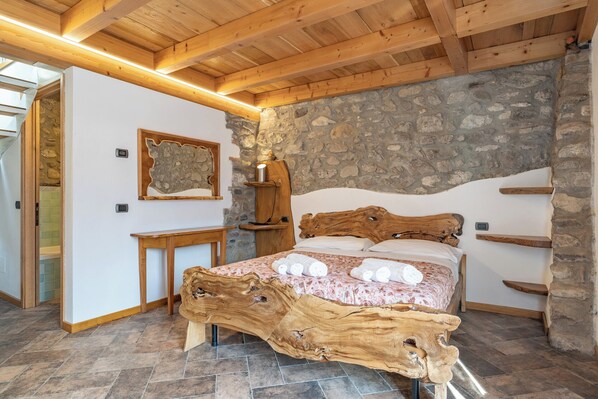 3 bedrooms, desk, free WiFi, bed sheets