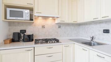 Refrigerador, parrilla de estufa, lavavajillas y tostadora