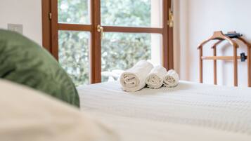 2 chambres, fer et planche Ă repasser, Wi-Fi gratuit, draps fournis