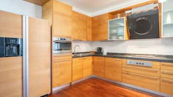 Refrigerador, microondas, horno, placa de cocina