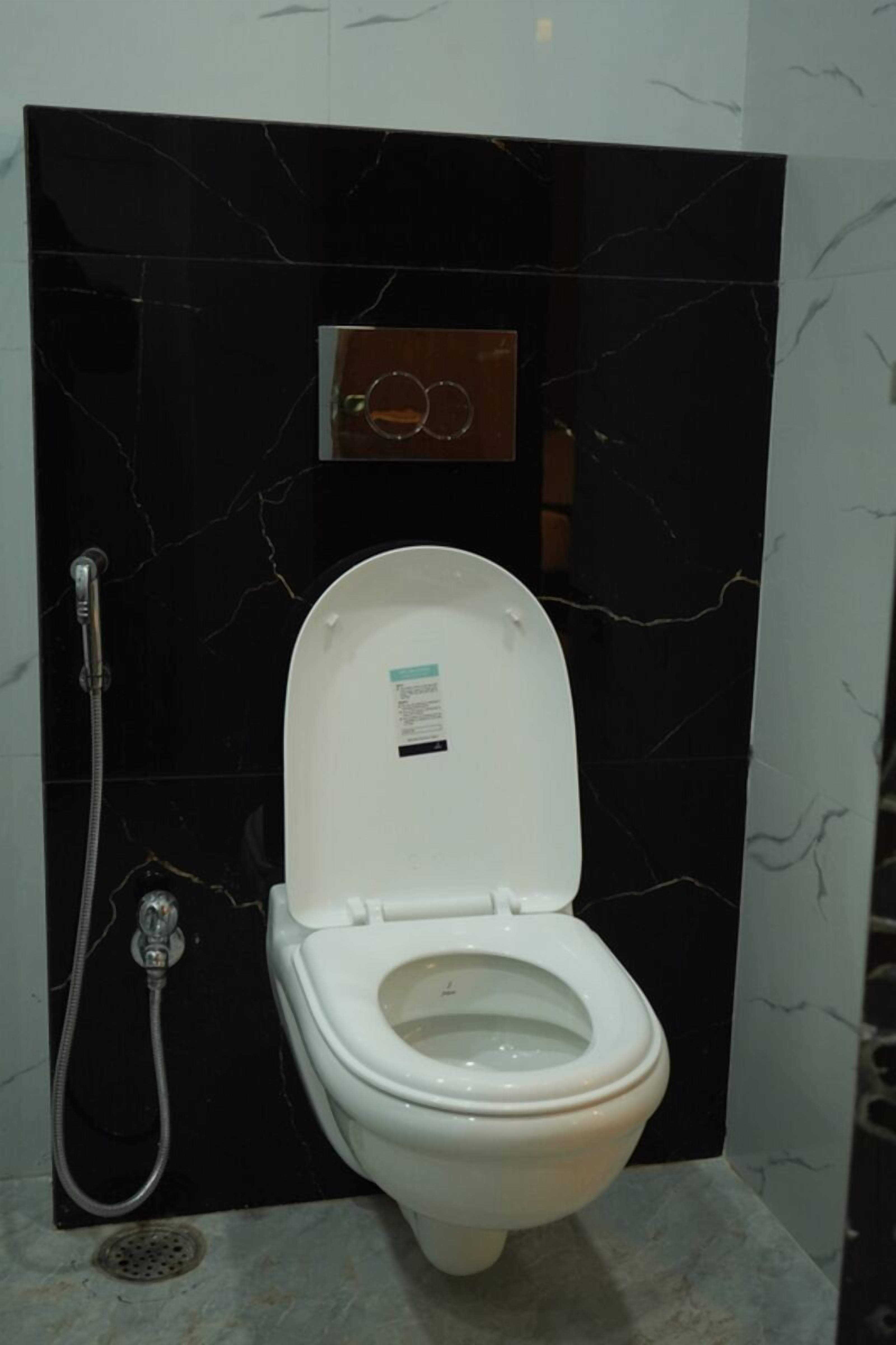 Deluxe Room, City View | Bathroom