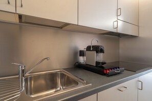 Frigorífic, microones, forn i placa de cuina