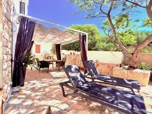 apartman, teraszos udvar, kilátással a kertre | Terasz/udvar