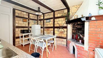 Apartment, Patio, Garden View | Private kitchen | Fridge, stovetop, dishwasher, cookware/dishes/utensils