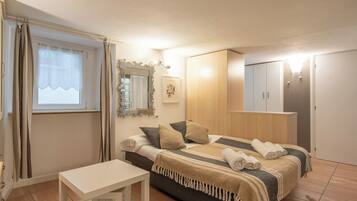 Free WiFi, bed sheets