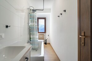 ヘアドライヤー、ビデ、タオル