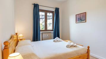 2 bedrooms, bed sheets