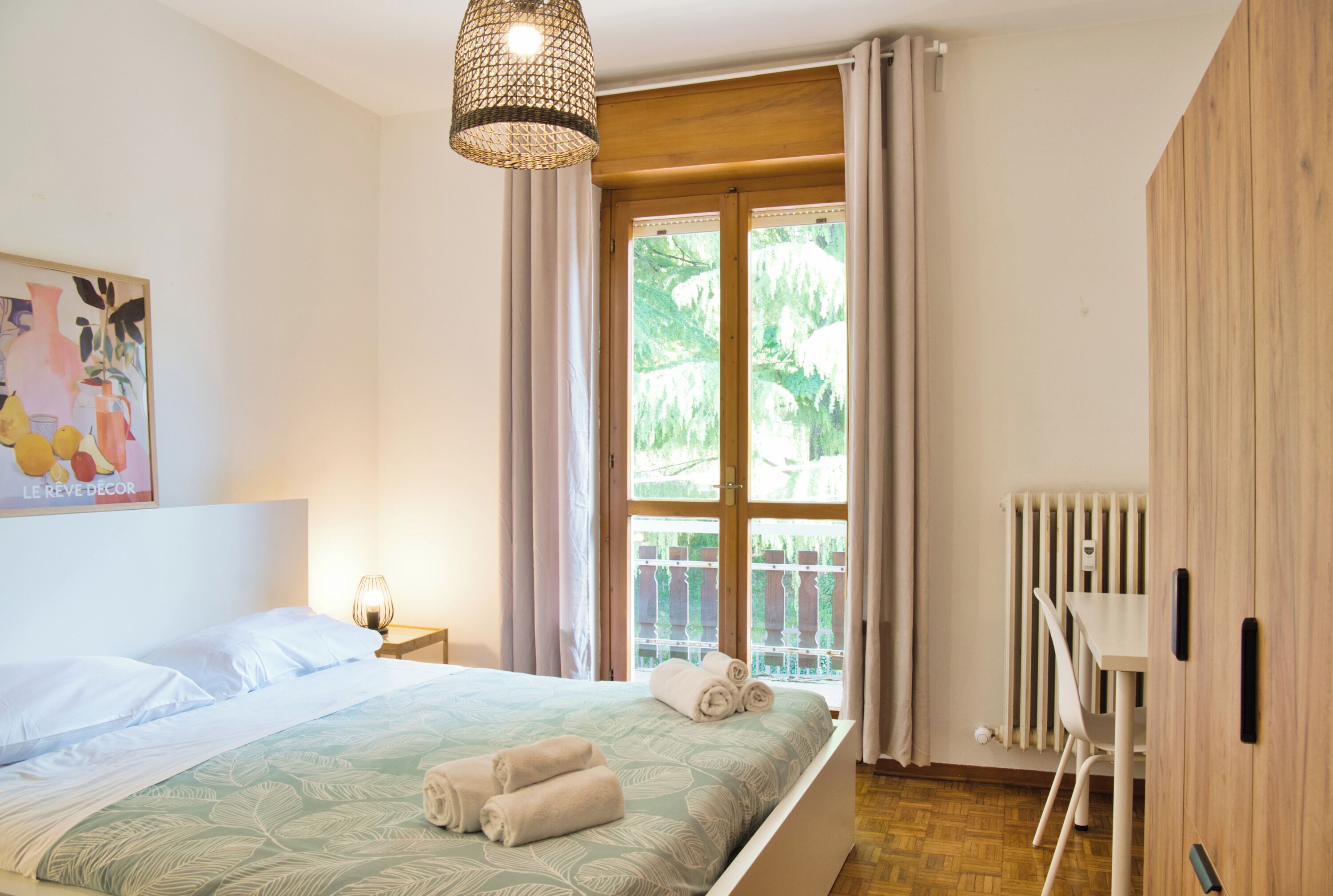 2 bedrooms, bed sheets