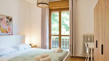 2 bedrooms, bed sheets