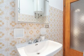 Amenidades de baño gratuitas, secadora de cabello, bidet, toallas 