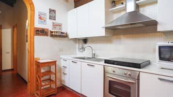 Microwave, oven, stovetop, coffee/tea maker