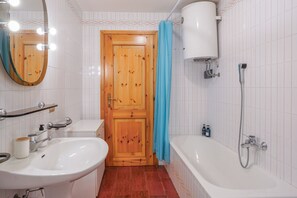 SĂšche-cheveux, bidet, serviettes fournies