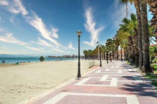 400 meters from the beach! Apartment with a south-facing balcony.