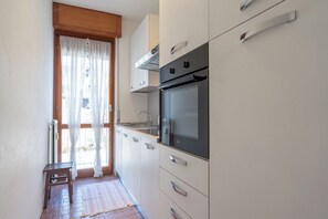 Fridge, oven, dishwasher, toaster