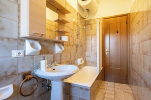 Hair dryer, bidet, towels - Green valley balcony - Bobbio (Cremeno)