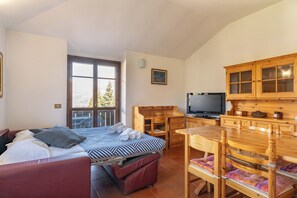 1 quarto, Wi-Fi de cortesia, roupa de cama