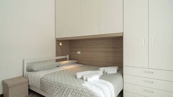 1 bedroom, bed sheets