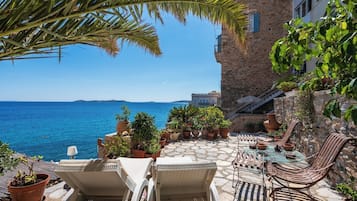 Apartment, Smoking | 5 bedrooms