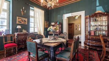 Apartment, Smoking | 5 bedrooms