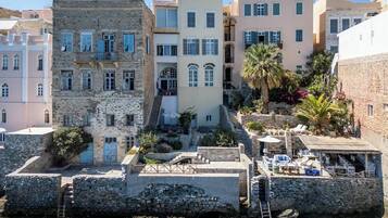 Apartment, Smoking | 5 bedrooms