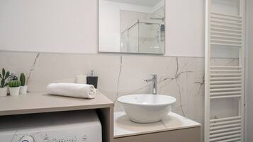 Shower, bidet, towels