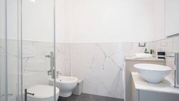 Shower, bidet, towels