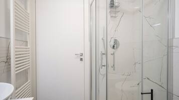 Shower, bidet, towels