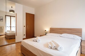 2 bedrooms, free WiFi, bed sheets - L'Abete - Introbio family Apartment (Introbio)