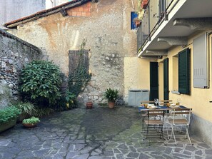Outdoor dining - La casa di Giò - One Bedroom Apartment, Sleeps 4 (Lecco)