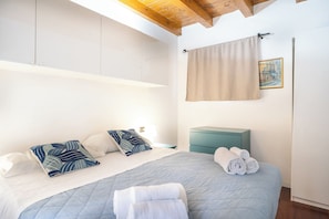 1 camera, ferro/asse da stiro, Wi-Fi gratuito, lenzuola