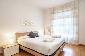2 bedrooms, free WiFi, bed sheets - Lecco Isola - Top Apartment near Viscontea Island (Lecco)