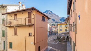 A narrow street with buildings on either side, a mountain in the background, and a sign reading "VEGLIO DEL FOSSO". - Riva Granda - Falcone (Mandello del Lario)