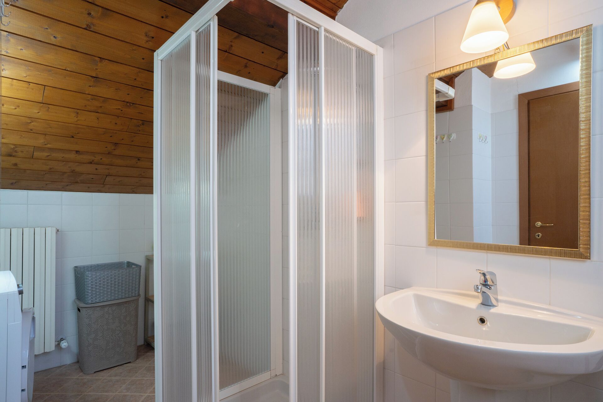 Dusche, Haartrockner, Bidet, Handtücher