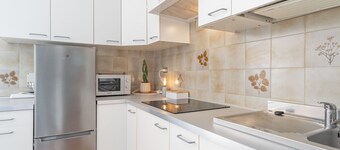Relaxing Lake Gem - One Bedroom Apartment, Sleeps 4