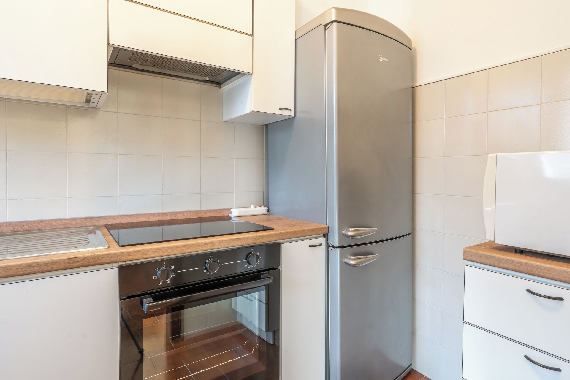 Refrigerador, microondas, horno y lavavajillas 