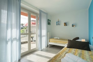 3 chambres, fer et planche à repasser, Wi-Fi gratuit, draps fournis