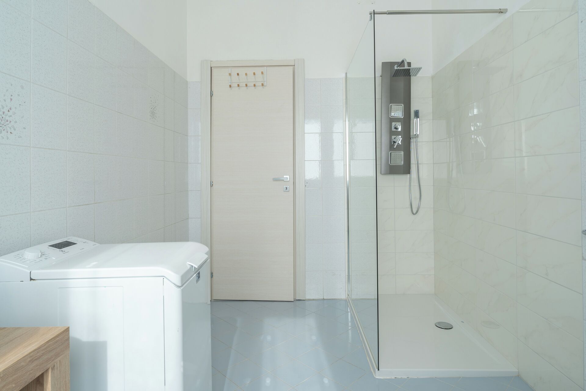 Doccia, set di cortesia gratuito, asciugacapelli, bidet