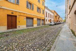 Parking - [Old Town / Train Station] - A glimpse of paradise in the heart of Modena (Modena)