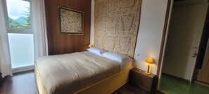 3 bedrooms, bed sheets