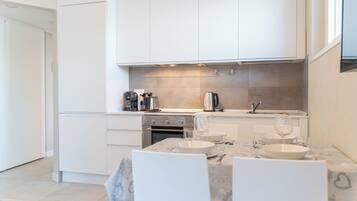 Kühlschrank, Ofen, Herdplatte, Geschirrspüler